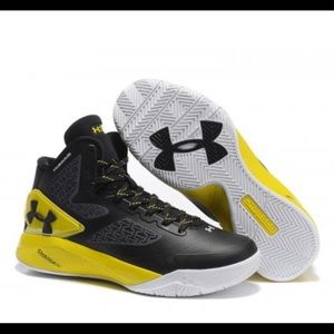 Boys size 4 Under Armour basketball shoes